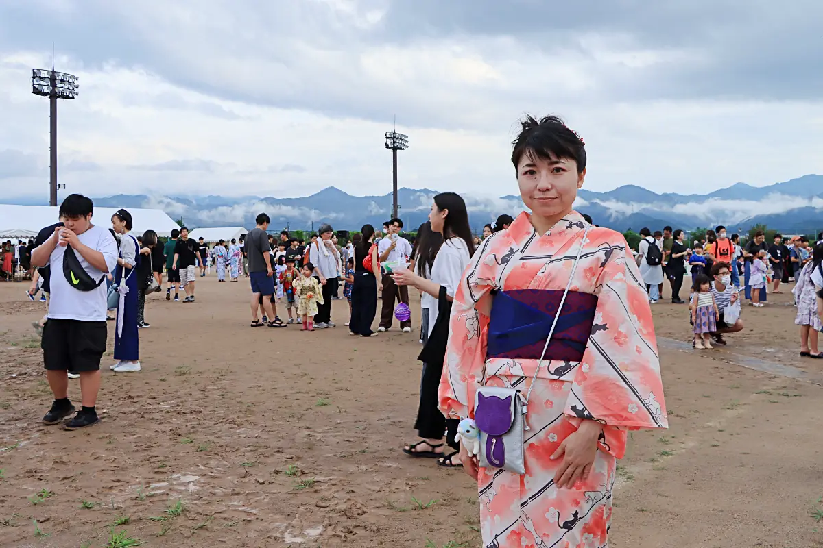 浴衣に身を包んだ委員長の山口 枝里子さん