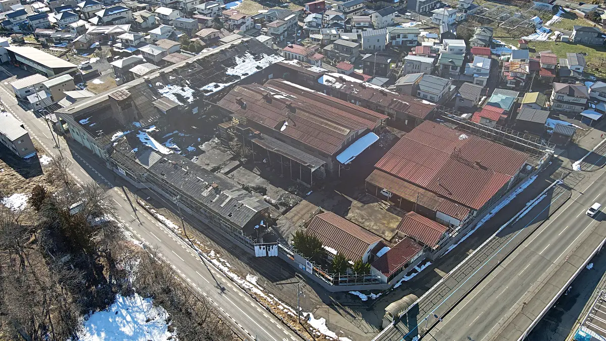 解体前の廃工場 = 2023年1月19日 須川上空