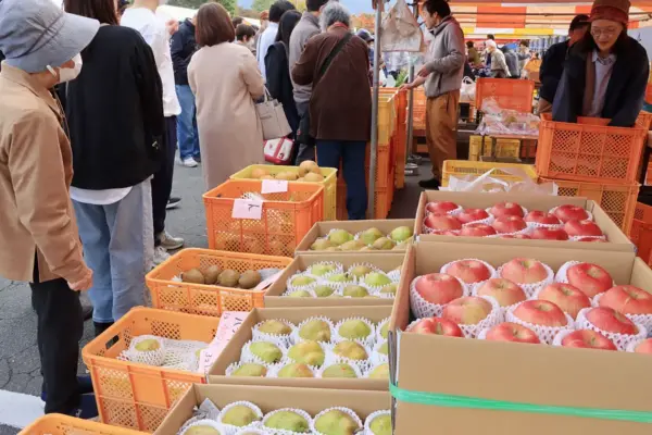 地元の野菜や果物など上山の物産品が勢揃い 見て食べて買って楽しむ「産業まつり」開催！