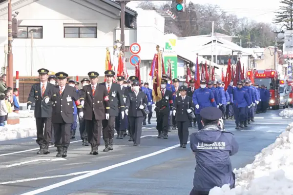 上山市で新春恒例の「消防出初式」 消防職団員と車両が分列行進、防火・防災意識の高揚図る