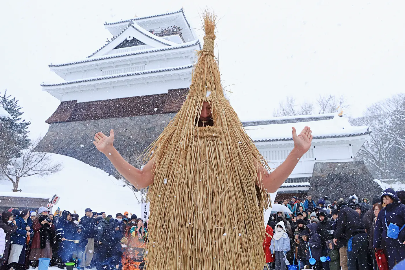 神の化身「加勢鳥」 = 2025年2月11日 上山城前